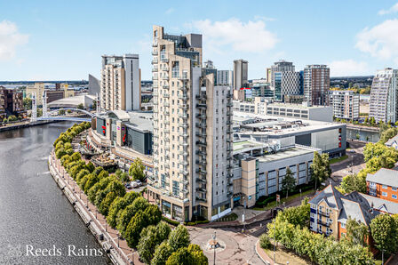 The Quays, 2 bedroom  Flat for sale, £335,000