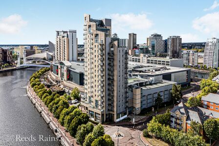 The Quays, 2 bedroom Flat for sale, &pound;375,000
