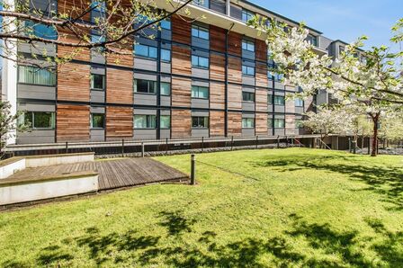 Broadway, 1 bedroom  Flat to rent, £900 pcm