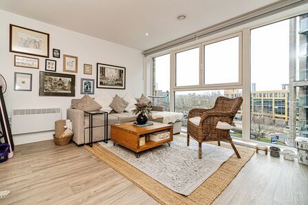 2 bedroom Flat for sale