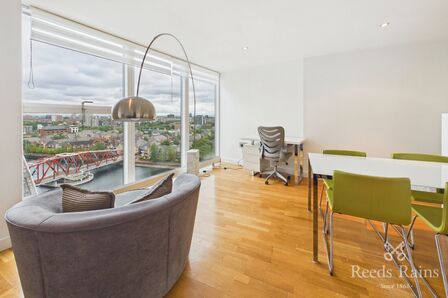 The Quays, 2 bedroom Flat to rent, &pound;1,600 pcm
