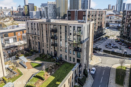 Lockside Lane, 2 bedroom Flat for sale, &pound;300,000