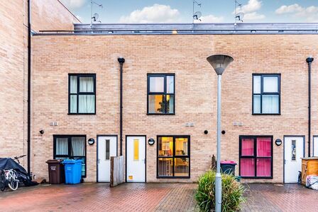 Cooke Place, 3 bedroom House to rent, &pound;1,600 pcm