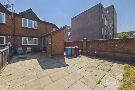 3 bedroom End Terrace House for sale