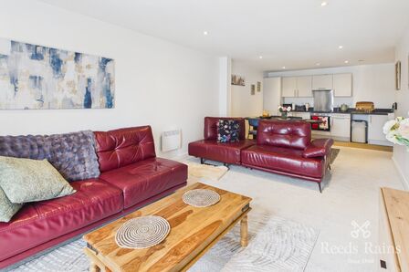 Ordsall Lane, 2 bedroom Flat to rent, &pound;1,250 pcm