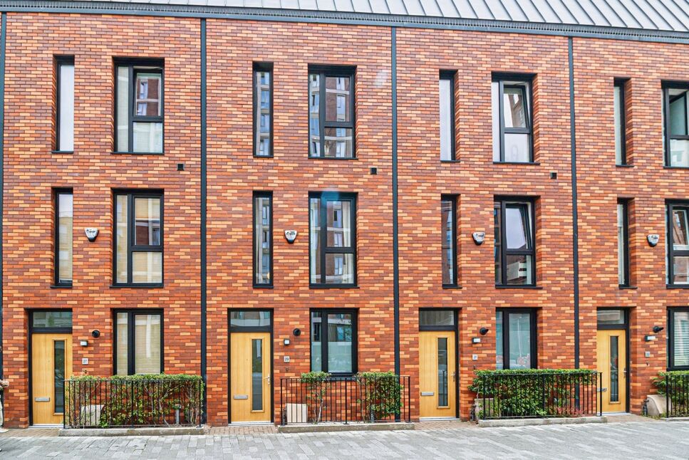 Main image of 3 bedroom Mid Terrace House for sale, Oldfield Road, Salford, M5