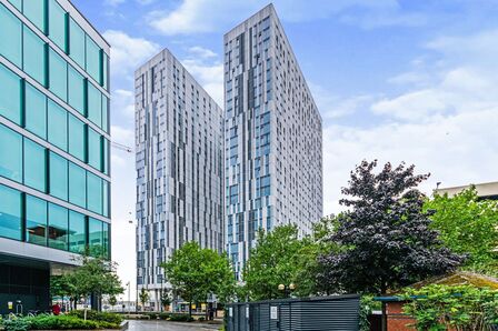 Michigan Avenue, Flat to rent, &pound;950 pcm