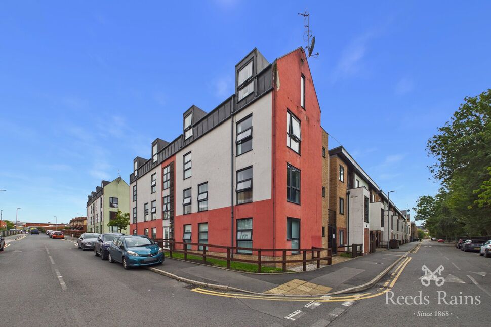 2 bedroom Flat for sale