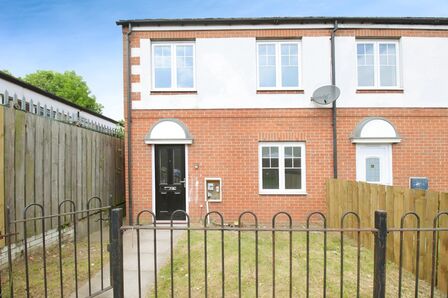 Cedar Court, 3 bedroom End Terrace House to rent, &pound;675 pcm