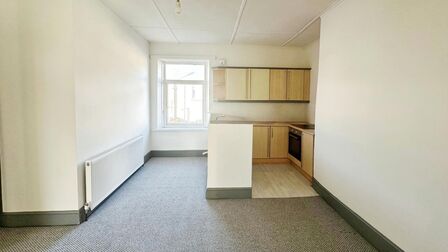 Coronation Terrace, 2 bedroom Flat to rent, &pound;525 pcm