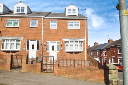 4 bedroom End Terrace House for sale