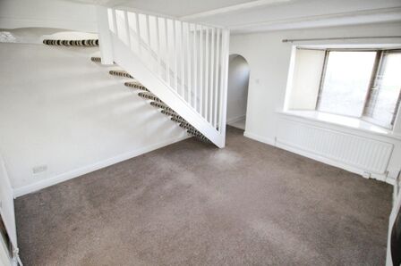 Kinross Drive, 2 bedroom Mid Terrace House for sale, £85,000