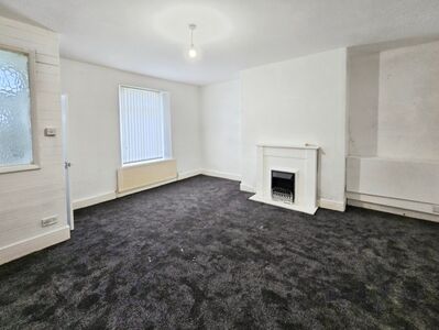 2 bedroom Mid Terrace House to rent