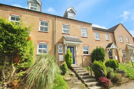 3 bedroom Mid Terrace House for sale