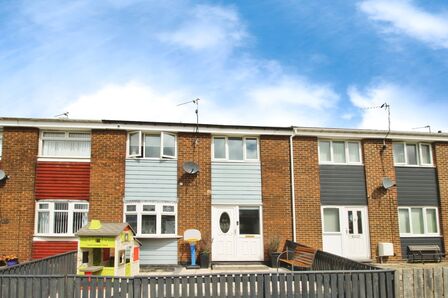 3 bedroom Mid Terrace House for sale