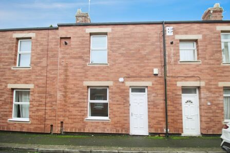 2 bedroom Mid Terrace House for sale