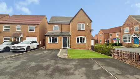 Ewehurst Road, 4 bedroom Detached House for sale, &pound;275,000