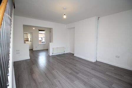 Hilda Terrace, 2 bedroom Mid Terrace House to rent, &pound;550 pcm