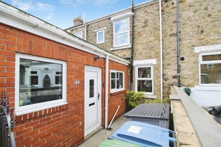 2 bedroom Mid Terrace House for sale