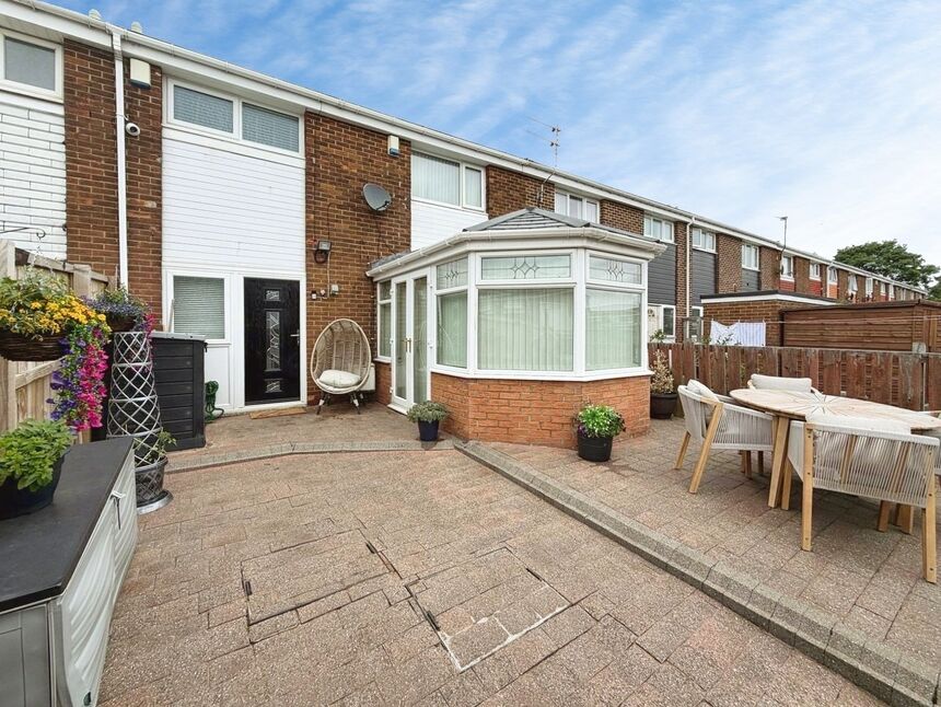 3 bedroom Mid Terrace House for sale