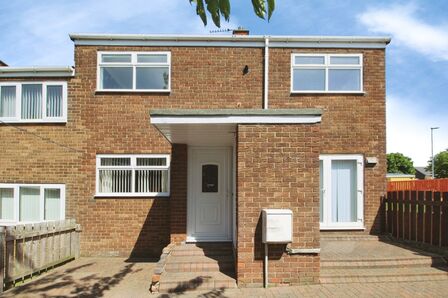 Constable Close, 2 bedroom End Terrace House for sale, &pound;65,000