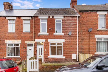 3 bedroom Mid Terrace House for sale
