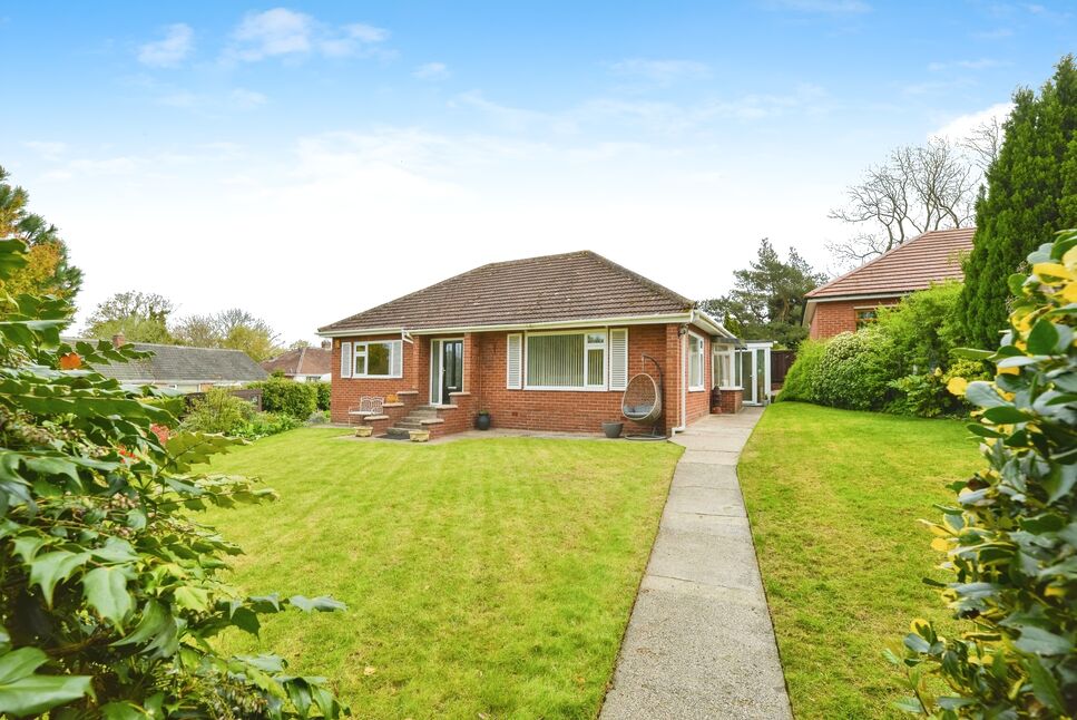 2 bedroom Detached Bungalow for sale