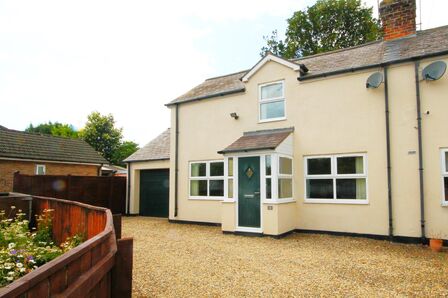 4 bedroom Semi Detached House to rent