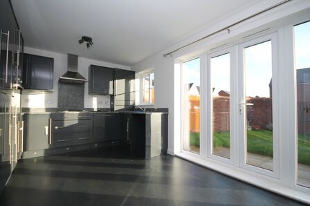 4 bedroom Detached House to rent