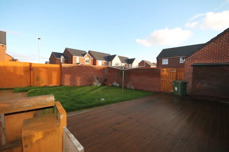 4 bedroom Detached House to rent