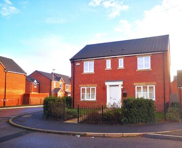 4 bedroom Detached House to rent
