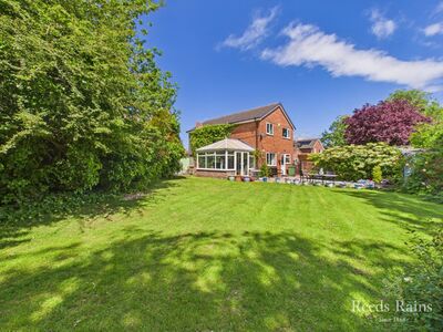 Croxton Close, 4 bedroom Detached House for sale, &pound;325,000