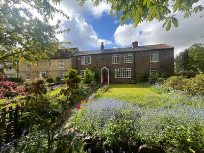 3 bedroom Mid Terrace House for sale