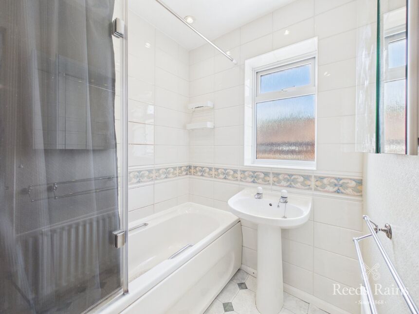 Bathroom and Separate Wc