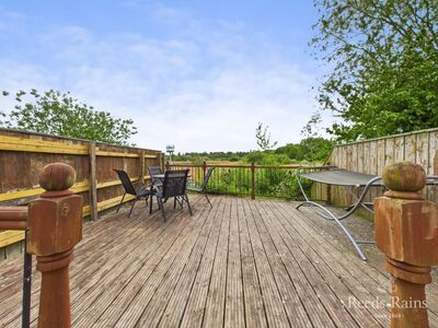3 bedroom Mid Terrace House for sale
