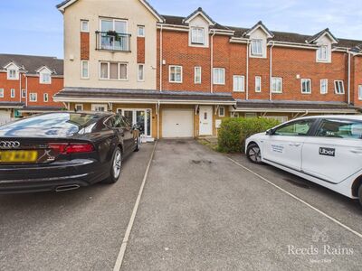 3 bedroom Mid Terrace House for sale