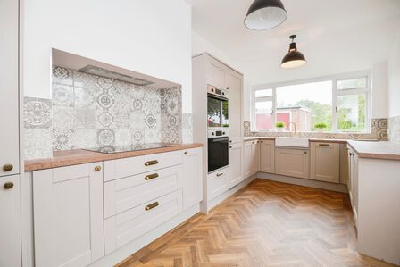 3 bedroom Mid Terrace House for sale