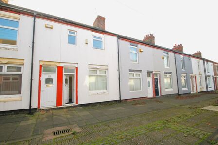 3 bedroom Mid Terrace House to rent