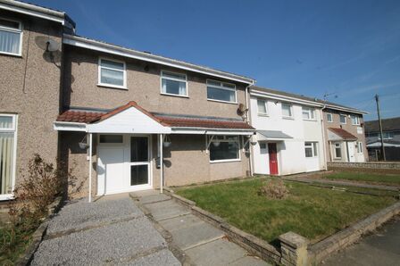 Cleatlam Close, 4 bedroom Mid Terrace House to rent, £850 pcm
