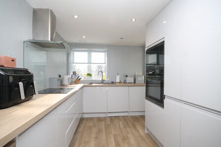 3 bedroom Mid Terrace House for sale