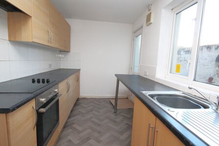 Lambton Road, 2 bedroom Mid Terrace House for sale, £65,000
