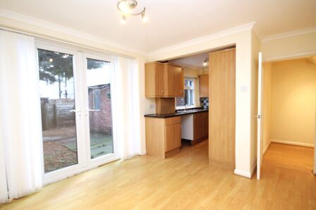 3 bedroom Mid Terrace House for sale