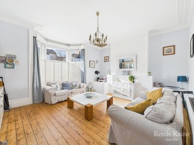 6 bedroom End Terrace House for sale