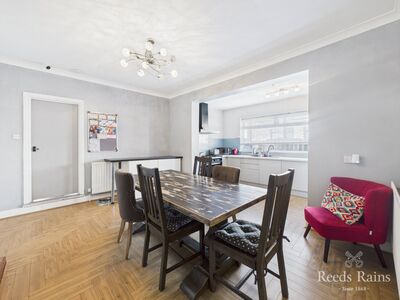 6 bedroom End Terrace House for sale