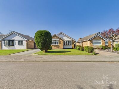 2 bedroom Detached Bungalow for sale