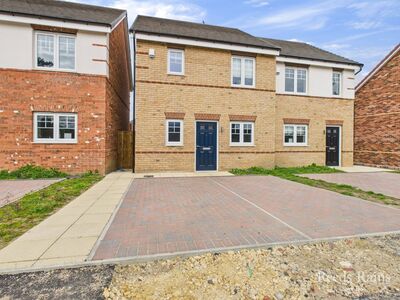Pilkington Close, 3 bedroom Semi Detached House for sale, £170,000