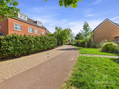 3 bedroom Mid Terrace House for sale