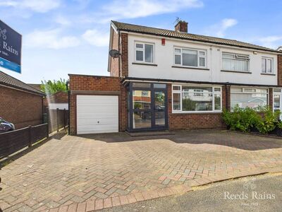 Autumn Grove, 3 bedroom Semi Detached House for sale, £235,000