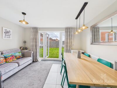 4 bedroom Semi Detached House for sale