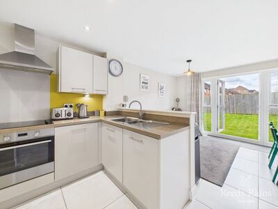 4 bedroom Semi Detached House for sale